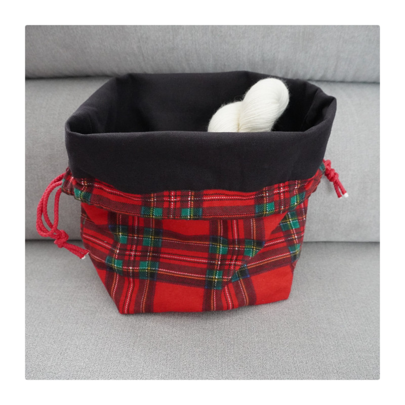 POCHON MOTIF TARTAN ROUGE